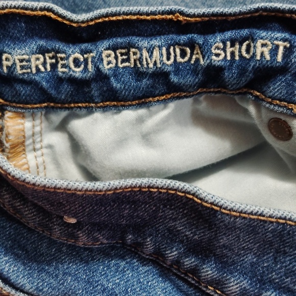 American Eagle Strigid Perfect Denim Jorts Bermuda Size 2 - Picture 6 of 7
